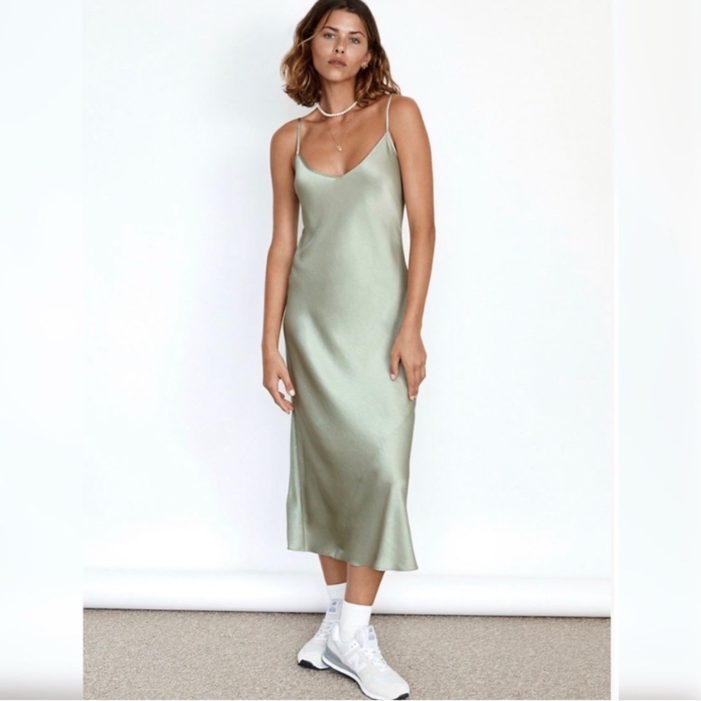 NWT ❤️ Aritzia Goddess Satin maxi dress